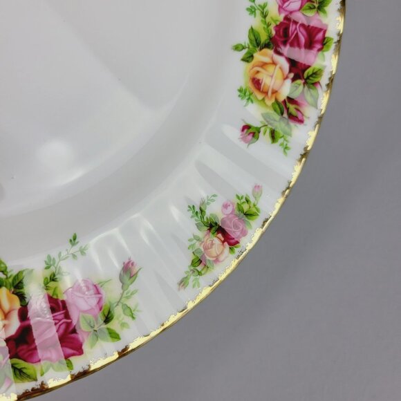 Royal Albert Old Country Roses Dinner Plate Fluted Edge Pretty Gold Trim England - Picture 5 of 10